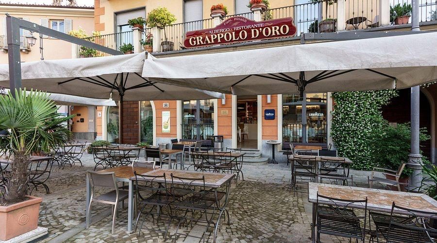 La facciata storica del Grappolo d'Oro